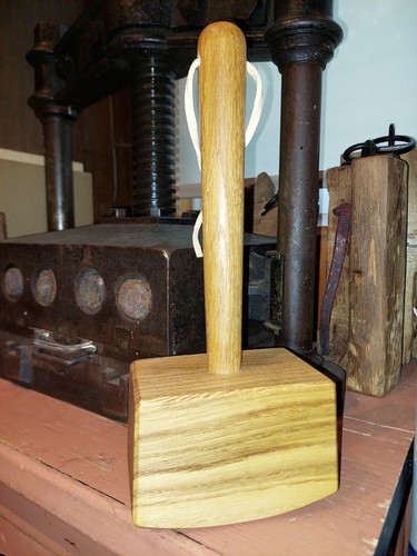 Schöner holzhammer aus - holzhammer, eiche