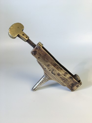 Letternhalter - , /