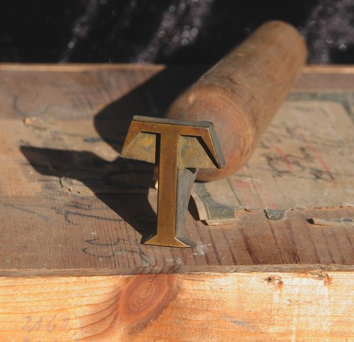 Buchstabe vergoldestempel - buchstabe, "t"